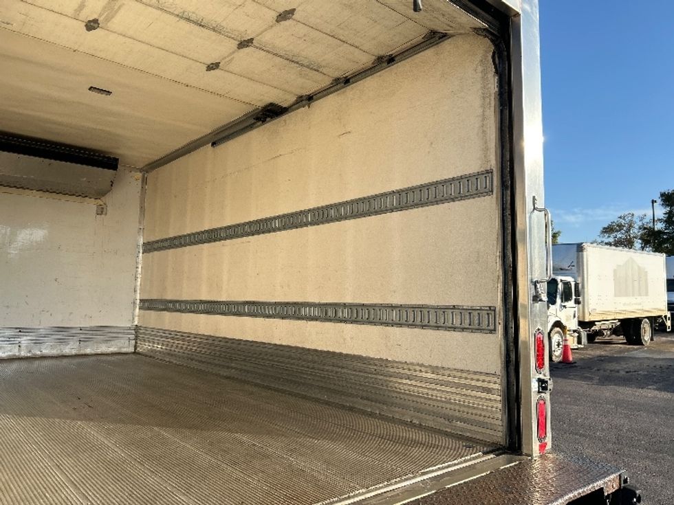 Refrigerated Truck-Light and Medium Duty Trucks-Hino-2017-195-Memphis-TN-133,437\n\t\tmiles-$ 43,000 - Image 12