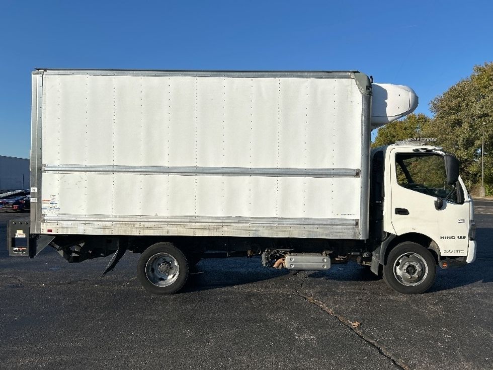 Refrigerated Truck-Light and Medium Duty Trucks-Hino-2017-195-Memphis-TN-133,437\n\t\tmiles-$ 43,000 - Image 15