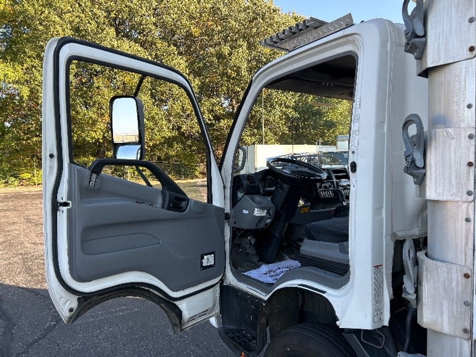 Refrigerated Truck-Light and Medium Duty Trucks-Hino-2017-195-Memphis-TN-133,437\n\t\tmiles-$ 43,000 - Image 16