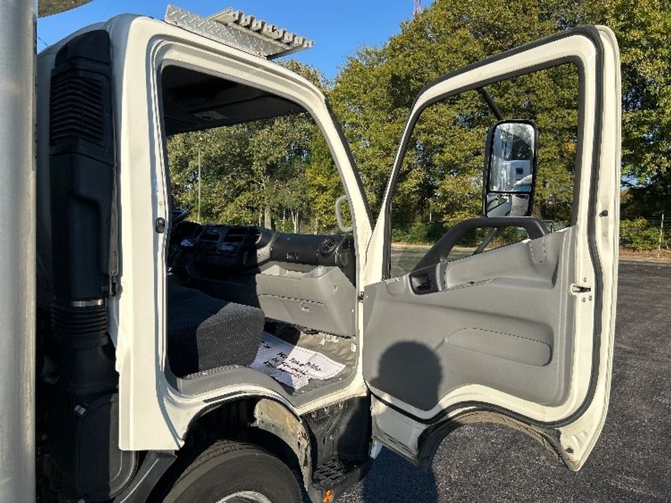 Refrigerated Truck-Light and Medium Duty Trucks-Hino-2017-195-Memphis-TN-133,437\n\t\tmiles-$ 43,000 - Image 20