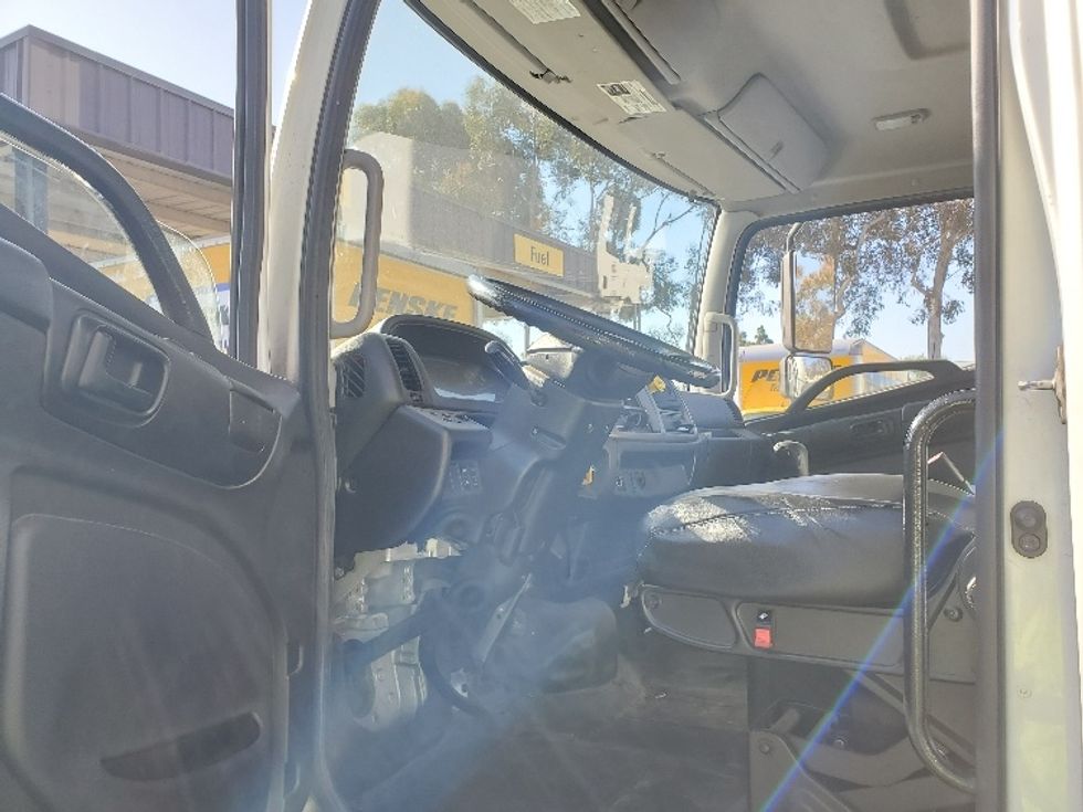 Refrigerated Truck-Light and Medium Duty Trucks-Hino-2017-268-San Diego-CA-132,832\n\t\tmiles-$ 62,750 - Image 16