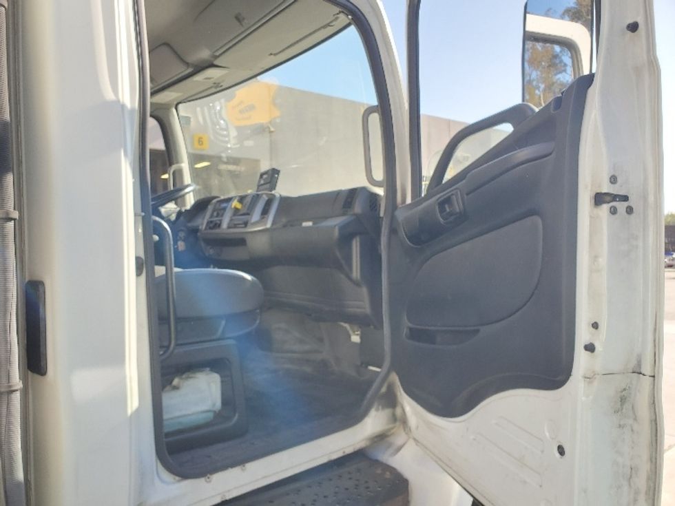 Refrigerated Truck-Light and Medium Duty Trucks-Hino-2017-268-San Diego-CA-132,832\n\t\tmiles-$ 62,750 - Image 20