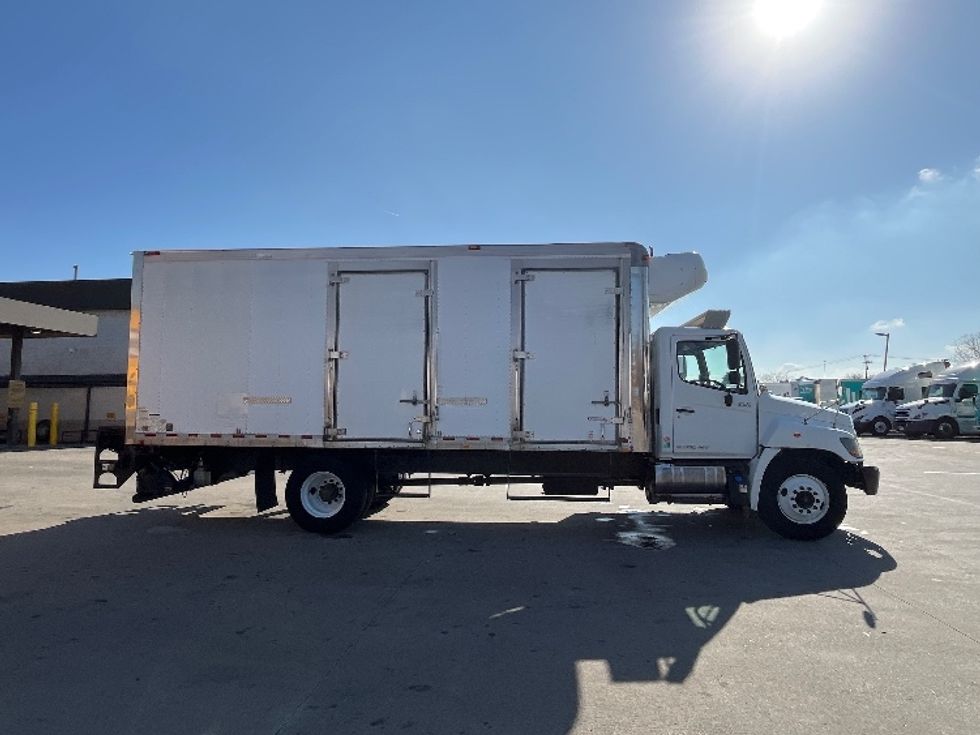 Refrigerated Truck-Light and Medium Duty Trucks-Hino-2017-338-Carrollton-TX-336,957\n\t\tmiles-$ 18,500 - Image 15