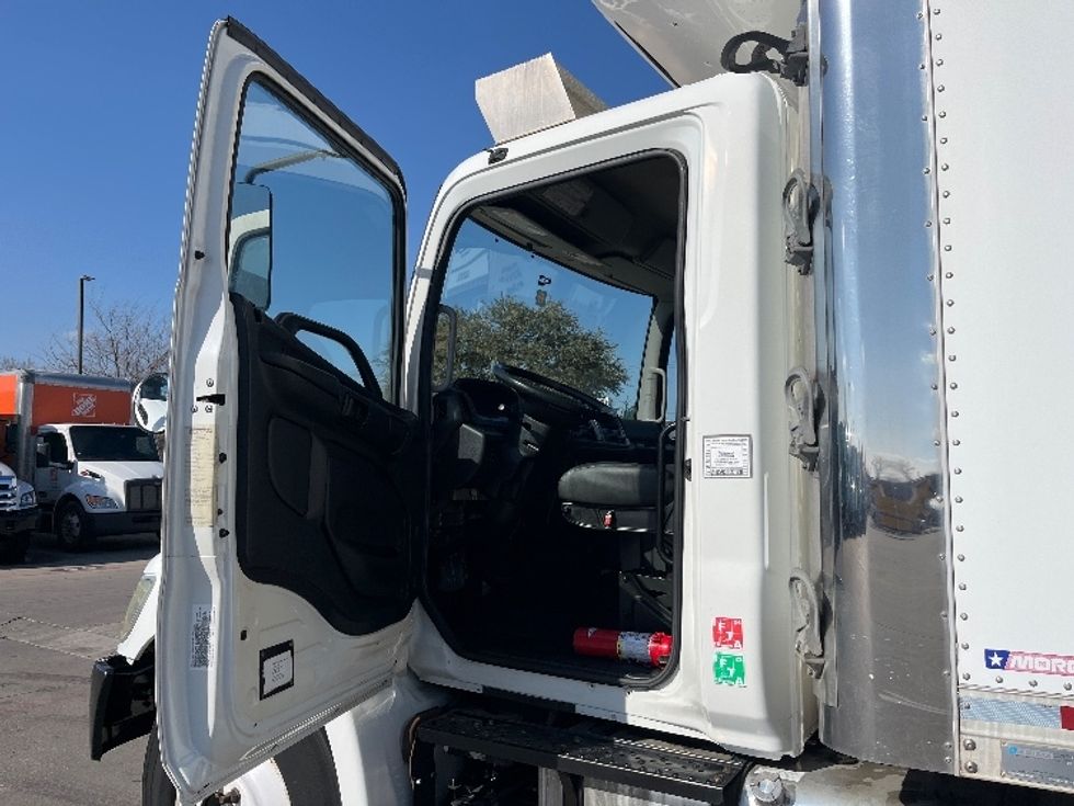Refrigerated Truck-Light and Medium Duty Trucks-Hino-2017-338-Carrollton-TX-336,957\n\t\tmiles-$ 18,500 - Image 16