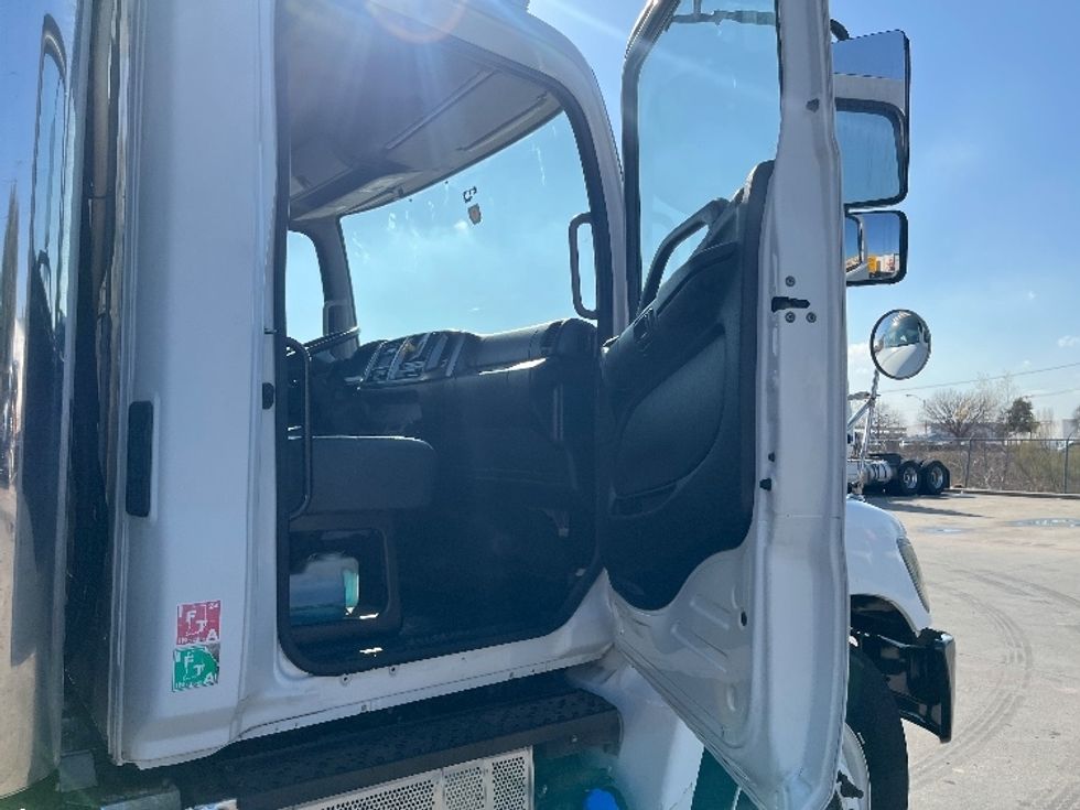 Refrigerated Truck-Light and Medium Duty Trucks-Hino-2017-338-Carrollton-TX-336,957\n\t\tmiles-$ 18,500 - Image 20
