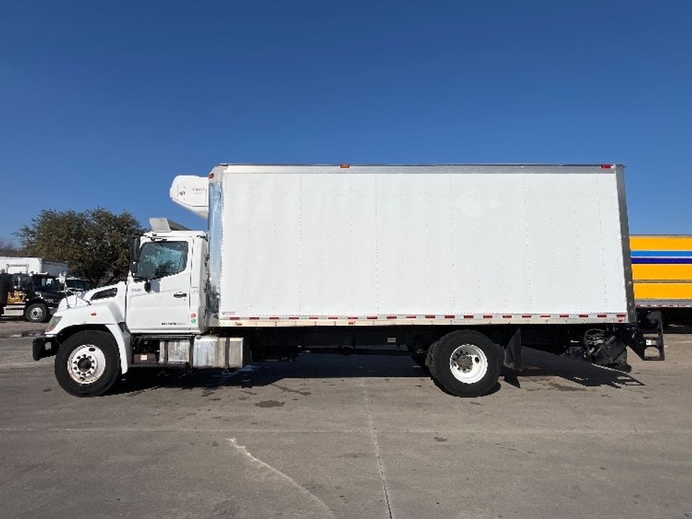 Refrigerated Truck-Light and Medium Duty Trucks-Hino-2017-338-Carrollton-TX-336,957\n\t\tmiles-$ 18,500 - Image 4