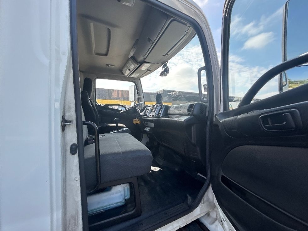 Refrigerated Truck-Light and Medium Duty Trucks-Hino-2017-338-East Chicago-IN-79,713\n\t\tmiles-$ 45,000 - Image 18