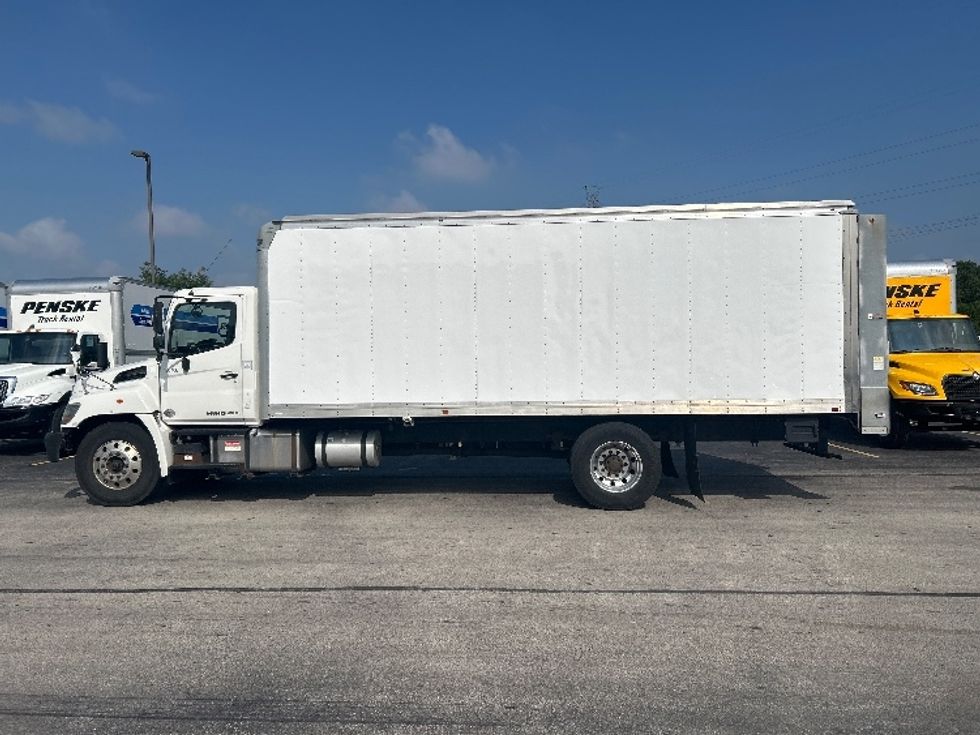 Refrigerated Truck-Light and Medium Duty Trucks-Hino-2017-338-East Chicago-IN-79,713\n\t\tmiles-$ 45,000 - Image 4