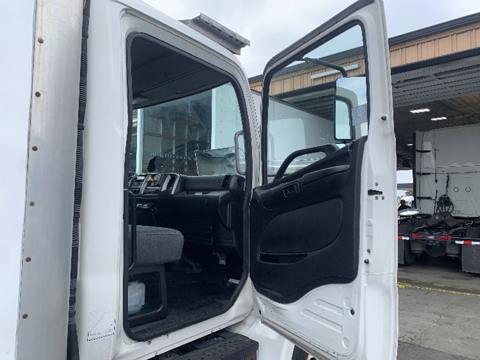 Refrigerated Truck-Light and Medium Duty Trucks-Hino-2017-338-Torrance-CA-127,311\n\t\tmiles-$ 48,500 - Image 20
