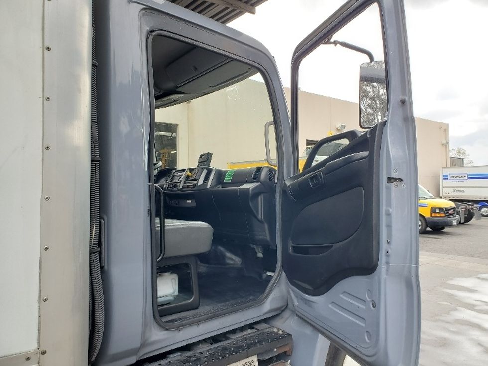 Refrigerated Truck-Light and Medium Duty Trucks-Hino-2017-338-Torrance-CA-199,938\n\t\tmiles-$ 43,500 - Image 19
