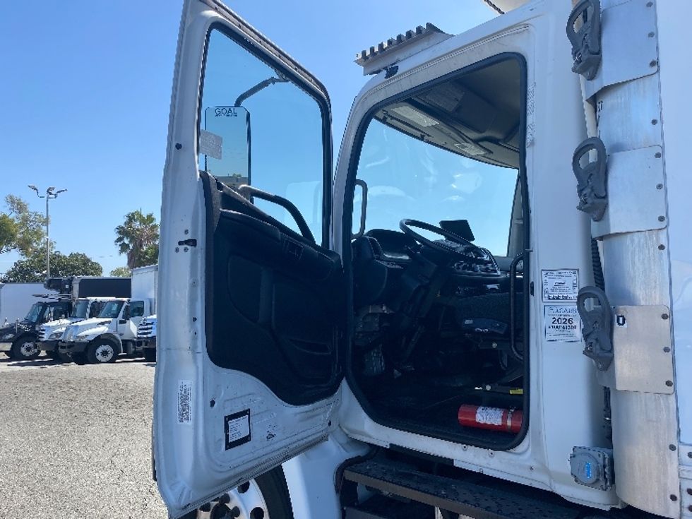 Refrigerated Truck-Light and Medium Duty Trucks-Hino-2017-338-Torrance-CA-73,584\n\t\tmiles-$ 51,250 - Image 16