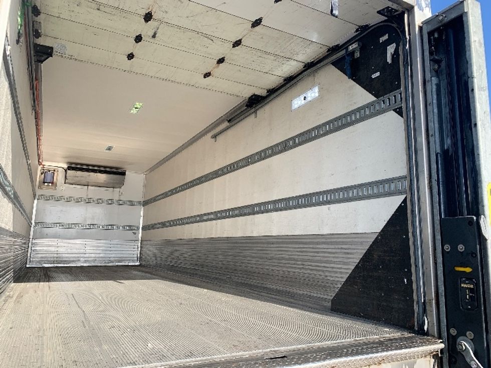 Refrigerated Truck-Light and Medium Duty Trucks-Hino-2017-338-Torrance-CA-87,775\n\t\tmiles-$ 51,750 - Image 12