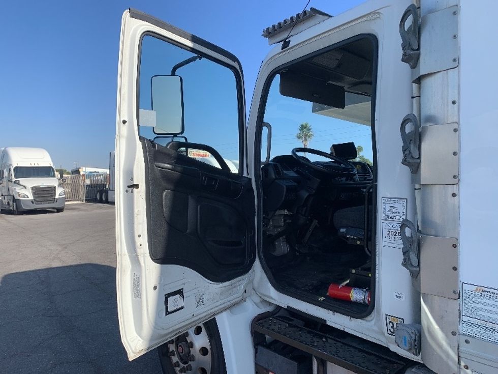 Refrigerated Truck-Light and Medium Duty Trucks-Hino-2017-338-Torrance-CA-87,775\n\t\tmiles-$ 51,750 - Image 16