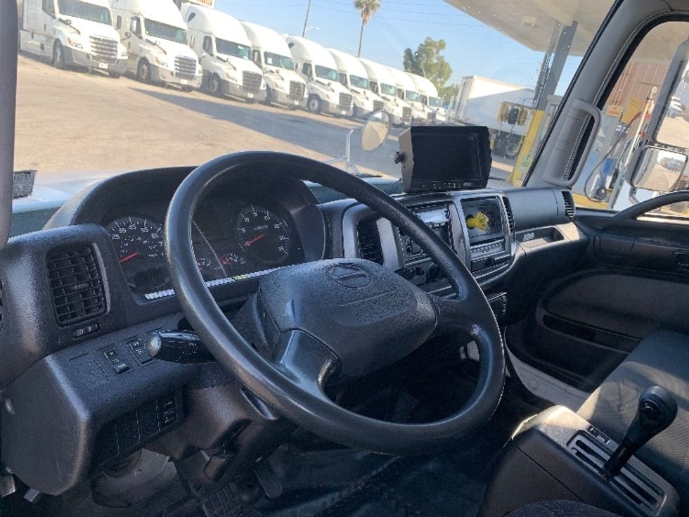 Refrigerated Truck-Light and Medium Duty Trucks-Hino-2017-338-Torrance-CA-87,775\n\t\tmiles-$ 51,750 - Image 17