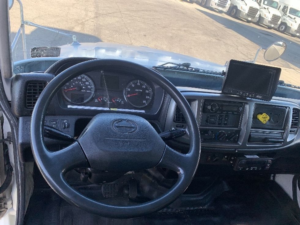 Refrigerated Truck-Light and Medium Duty Trucks-Hino-2017-338-Torrance-CA-87,775\n\t\tmiles-$ 51,750 - Image 18