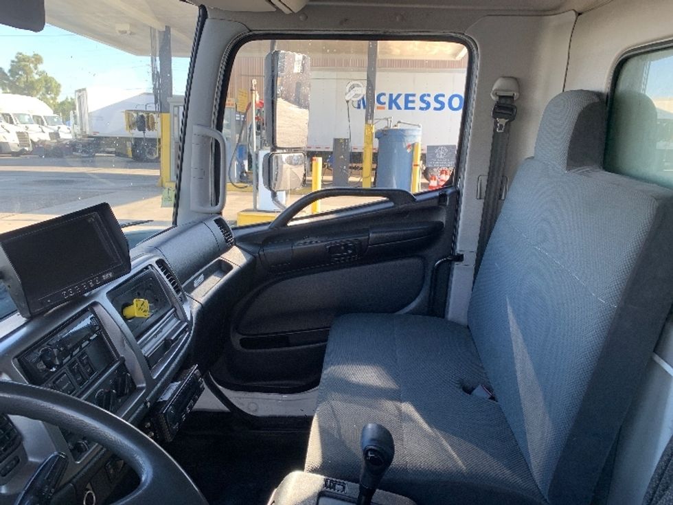 Refrigerated Truck-Light and Medium Duty Trucks-Hino-2017-338-Torrance-CA-87,775\n\t\tmiles-$ 51,750 - Image 19