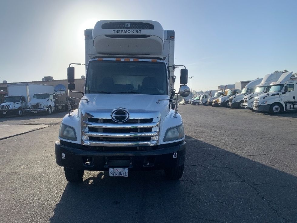 Refrigerated Truck-Light and Medium Duty Trucks-Hino-2017-338-Torrance-CA-87,775\n\t\tmiles-$ 51,750 - Image 2