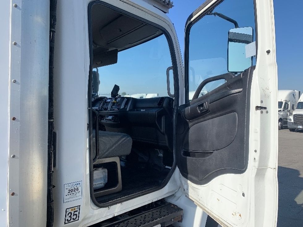 Refrigerated Truck-Light and Medium Duty Trucks-Hino-2017-338-Torrance-CA-87,775\n\t\tmiles-$ 51,750 - Image 20