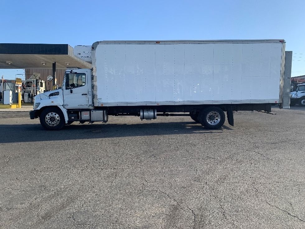 Refrigerated Truck-Light and Medium Duty Trucks-Hino-2017-338-Torrance-CA-87,775\n\t\tmiles-$ 51,750 - Image 4