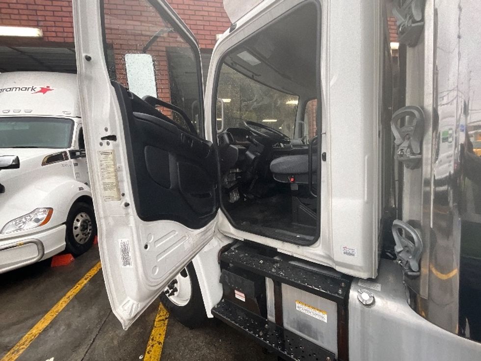 Refrigerated Truck-Light and Medium Duty Trucks-Hino-2017-338-Vernon-CA-55,430\n\t\tmiles-$ 52,500 - Image 15