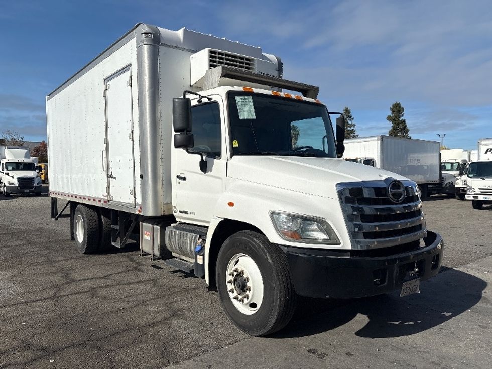 Refrigerated Truck-Light and Medium Duty Trucks-Hino-2017-338-West Sacramento-CA-322,209\n\t\tmiles-$ 19,250 - Image 1