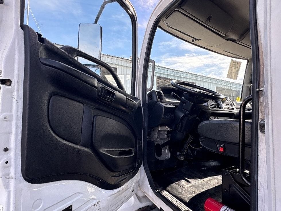 Refrigerated Truck-Light and Medium Duty Trucks-Hino-2017-338-West Sacramento-CA-322,209\n\t\tmiles-$ 19,250 - Image 16
