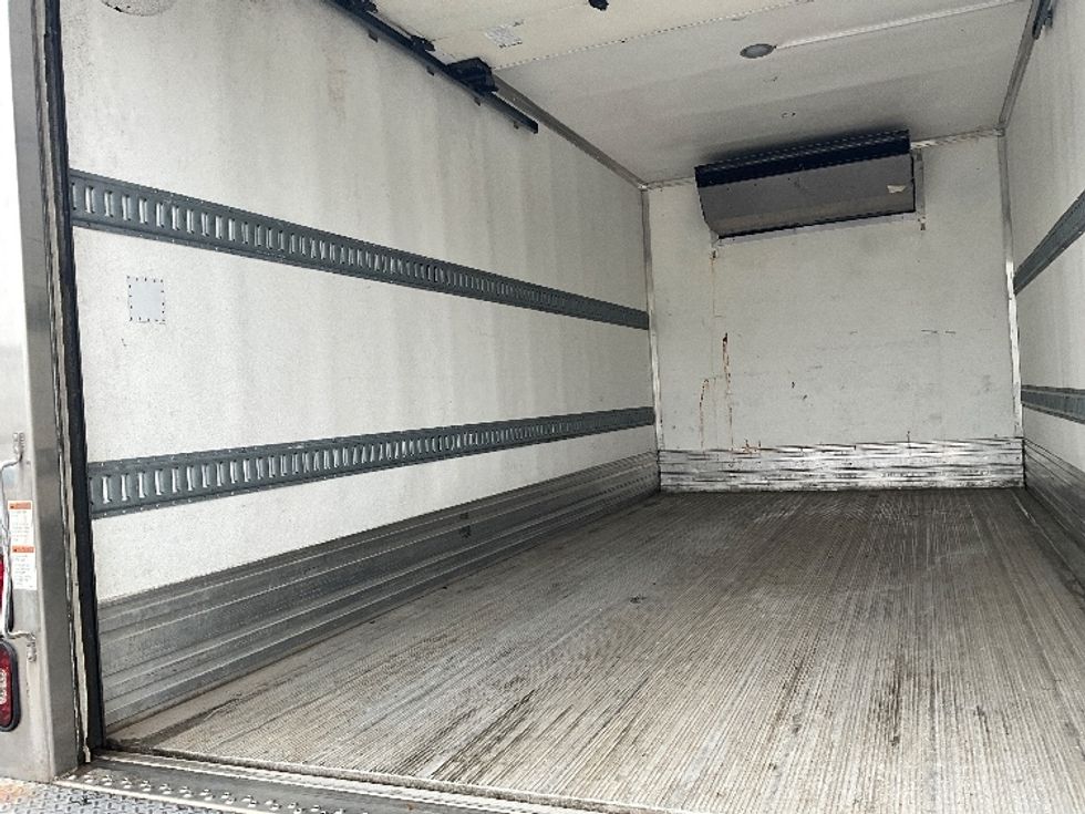 Refrigerated Truck-Light and Medium Duty Trucks-Hino-2018-195-Abbotsford-BC-393,200\n\t\tkm-$ 41,000 - Image 11