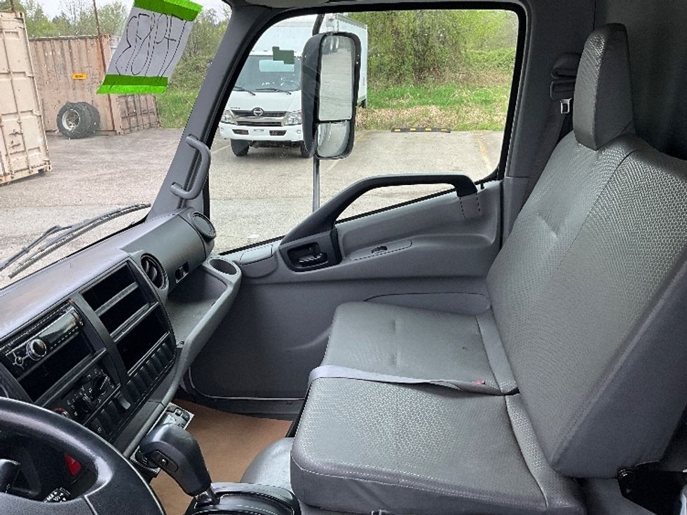 Refrigerated Truck-Light and Medium Duty Trucks-Hino-2018-195-Abbotsford-BC-393,200\n\t\tkm-$ 41,000 - Image 16
