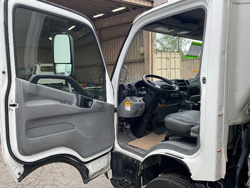 Refrigerated Truck-Light and Medium Duty Trucks-Hino-2018-195-Abbotsford-BC-393,200\n\t\tkm-$ 41,000 - Image 17