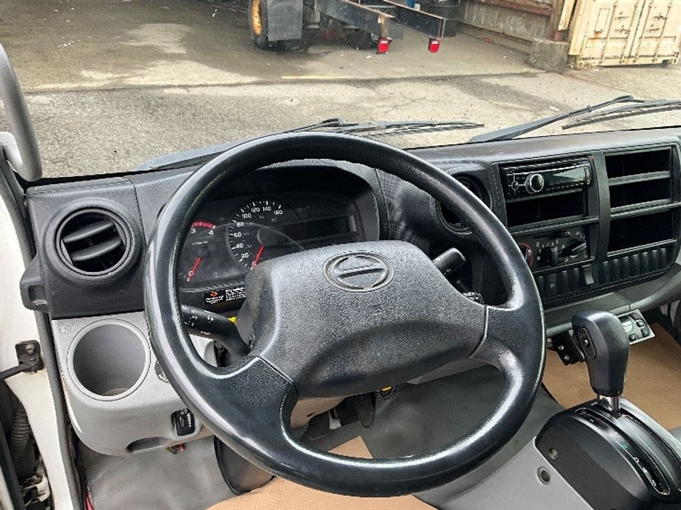 Refrigerated Truck-Light and Medium Duty Trucks-Hino-2018-195-Abbotsford-BC-393,200\n\t\tkm-$ 41,000 - Image 18