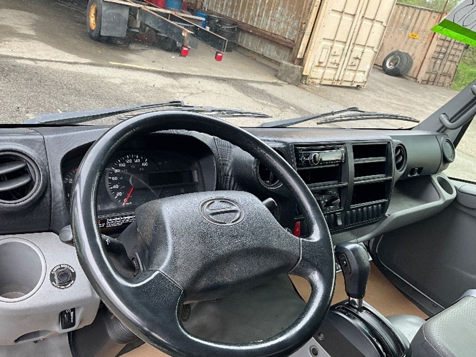 Refrigerated Truck-Light and Medium Duty Trucks-Hino-2018-195-Abbotsford-BC-393,200\n\t\tkm-$ 41,000 - Image 19