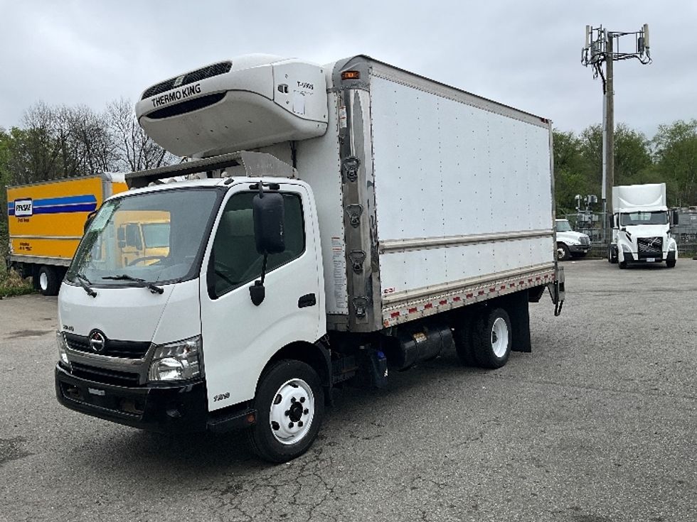 Refrigerated Truck-Light and Medium Duty Trucks-Hino-2018-195-Abbotsford-BC-393,200\n\t\tkm-$ 41,000 - Image 3