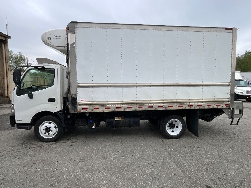Refrigerated Truck-Light and Medium Duty Trucks-Hino-2018-195-Abbotsford-BC-393,200\n\t\tkm-$ 41,000 - Image 4