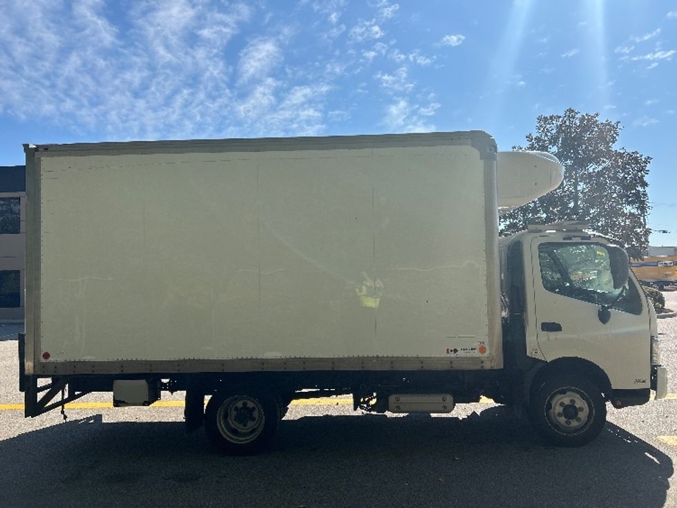 Refrigerated Truck-Light and Medium Duty Trucks-Hino-2018-195-Delta-BC-115,623\n\t\tkm-$ 70,750 - Image 14