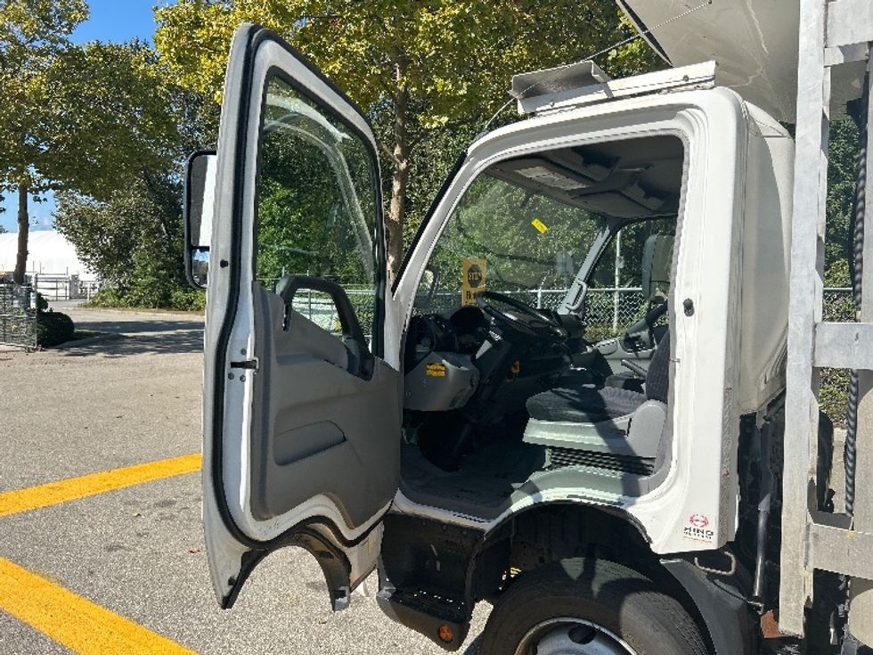 Refrigerated Truck-Light and Medium Duty Trucks-Hino-2018-195-Delta-BC-115,623\n\t\tkm-$ 70,750 - Image 15