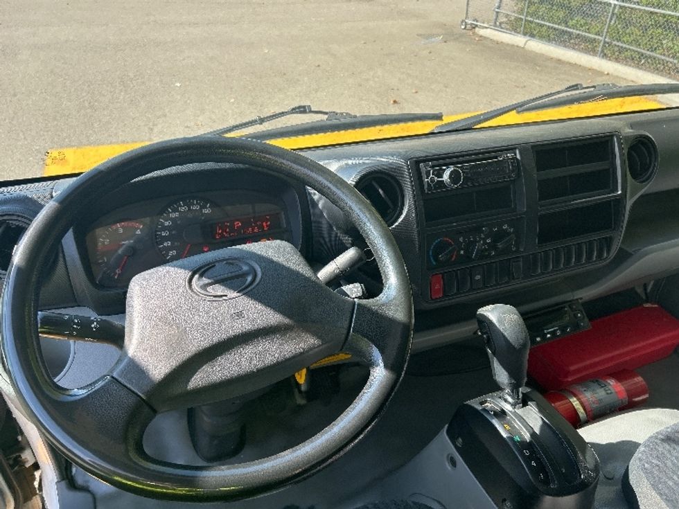 Refrigerated Truck-Light and Medium Duty Trucks-Hino-2018-195-Delta-BC-115,623\n\t\tkm-$ 70,750 - Image 17