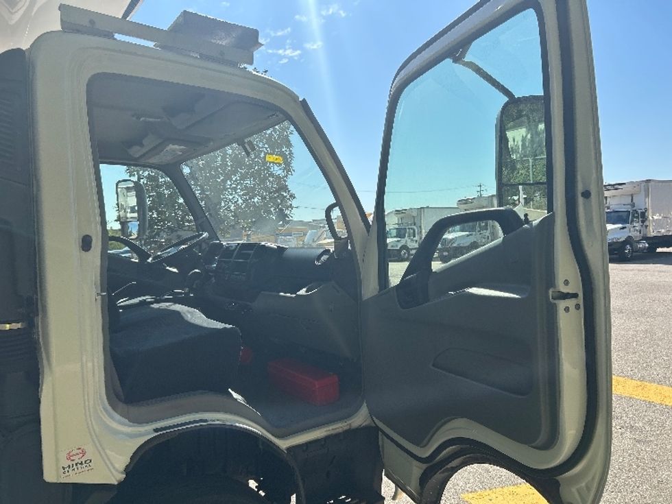 Refrigerated Truck-Light and Medium Duty Trucks-Hino-2018-195-Delta-BC-115,623\n\t\tkm-$ 70,750 - Image 19