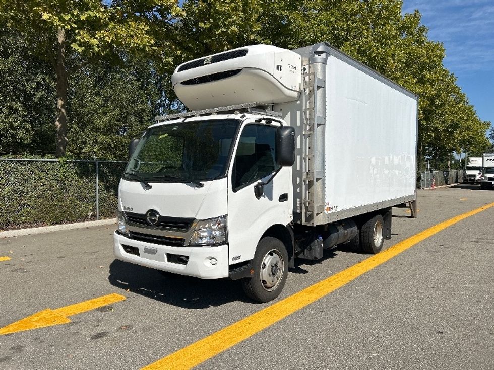 Refrigerated Truck-Light and Medium Duty Trucks-Hino-2018-195-Delta-BC-115,623\n\t\tkm-$ 70,750 - Image 3