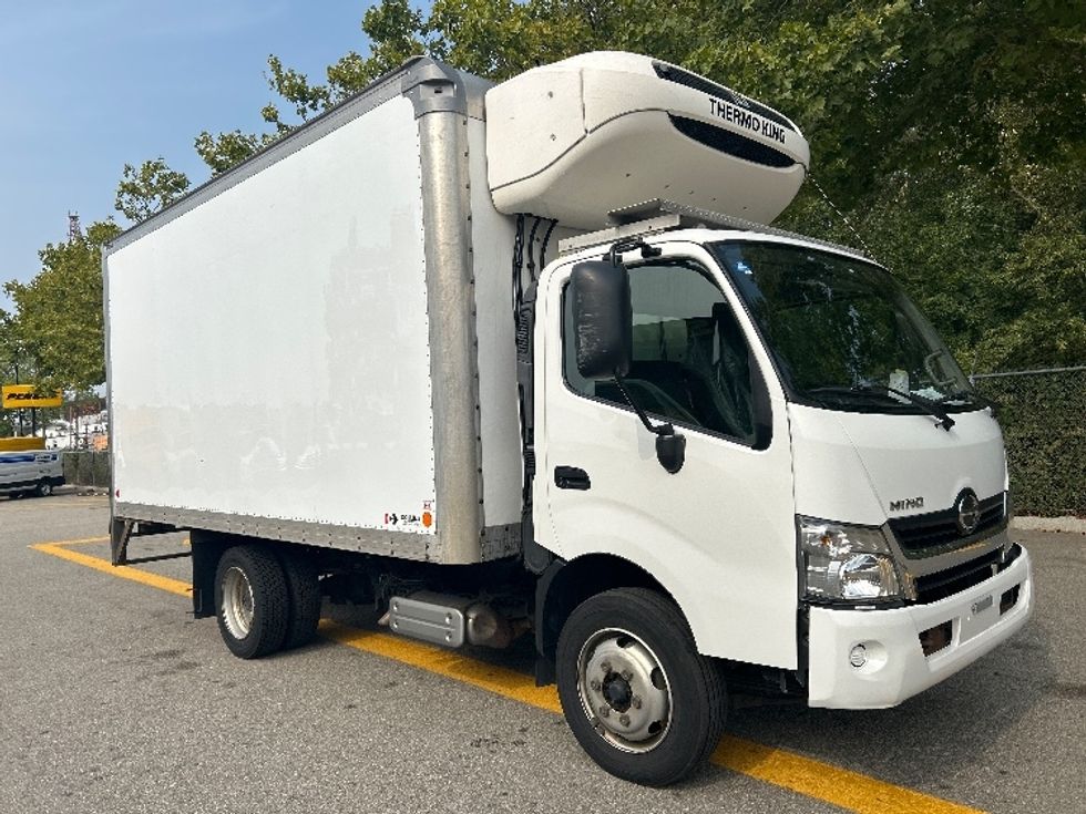 Refrigerated Truck-Light and Medium Duty Trucks-Hino-2018-195-Delta-BC-165,448\n\t\tkm-$ 67,000 - Image 1