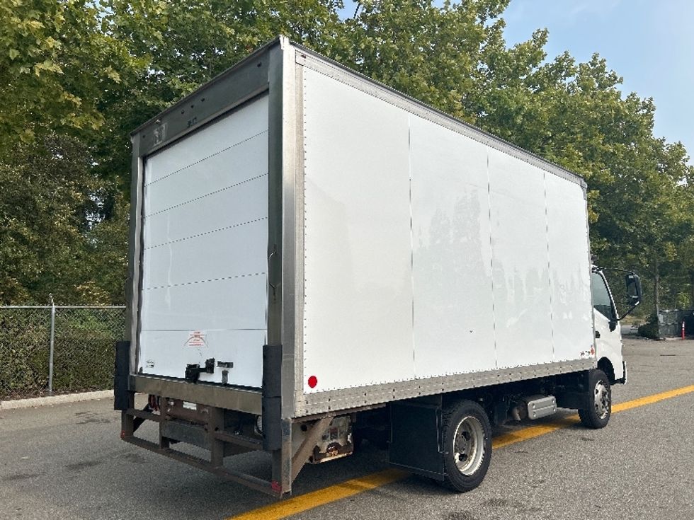 Refrigerated Truck-Light and Medium Duty Trucks-Hino-2018-195-Delta-BC-165,448\n\t\tkm-$ 67,000 - Image 11