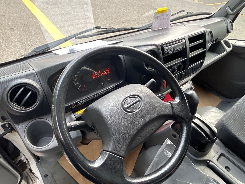 Refrigerated Truck-Light and Medium Duty Trucks-Hino-2018-195-Delta-BC-165,448\n\t\tkm-$ 67,000 - Image 14