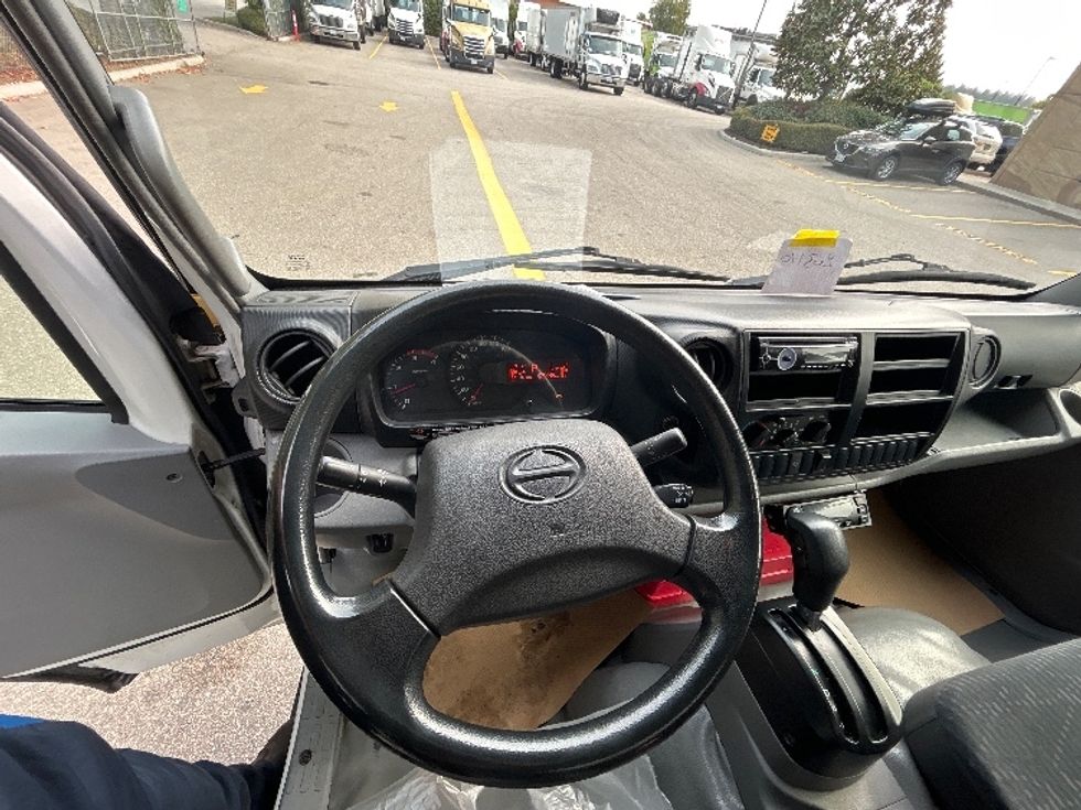 Refrigerated Truck-Light and Medium Duty Trucks-Hino-2018-195-Delta-BC-165,448\n\t\tkm-$ 67,000 - Image 15