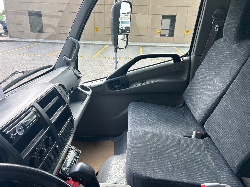 Refrigerated Truck-Light and Medium Duty Trucks-Hino-2018-195-Delta-BC-165,448\n\t\tkm-$ 67,000 - Image 16