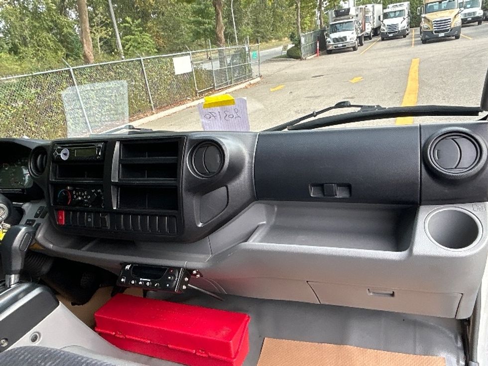 Refrigerated Truck-Light and Medium Duty Trucks-Hino-2018-195-Delta-BC-165,448\n\t\tkm-$ 67,000 - Image 18