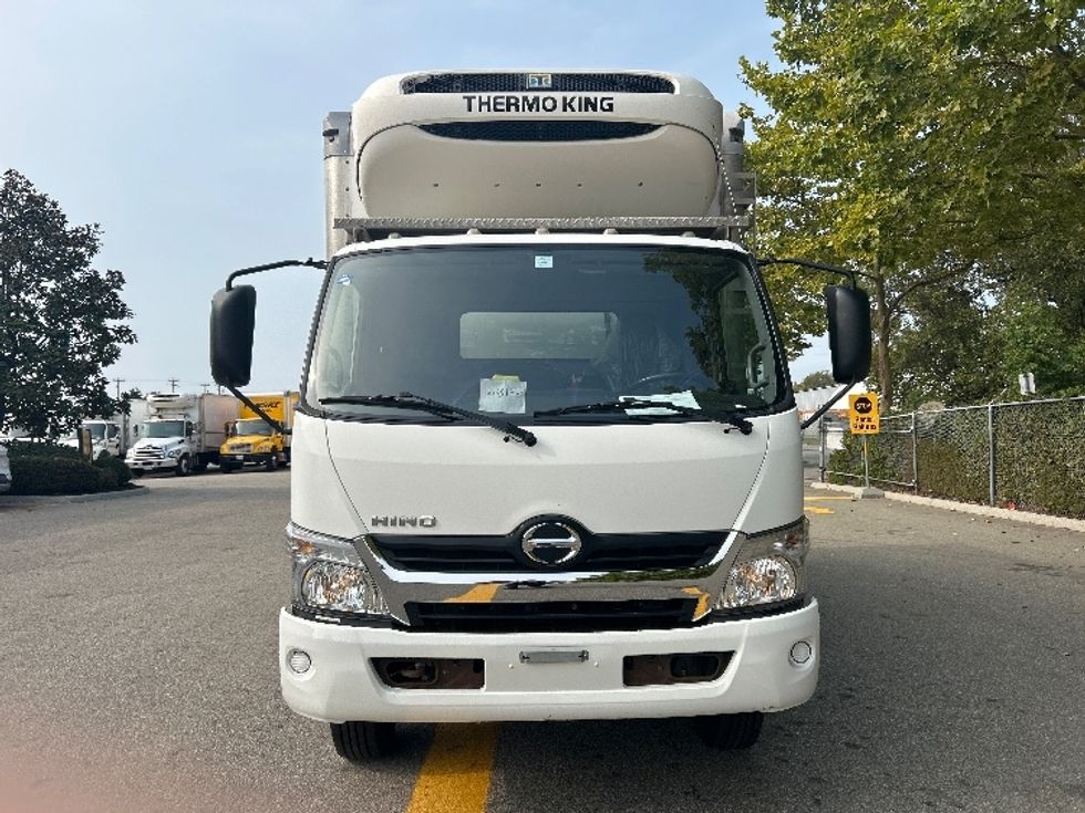 Refrigerated Truck-Light and Medium Duty Trucks-Hino-2018-195-Delta-BC-165,448\n\t\tkm-$ 67,000 - Image 2