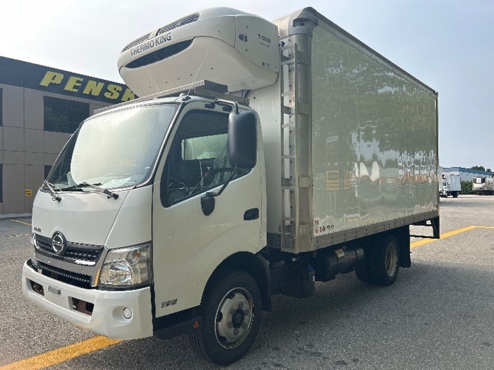 Refrigerated Truck-Light and Medium Duty Trucks-Hino-2018-195-Delta-BC-165,448\n\t\tkm-$ 67,000 - Image 3