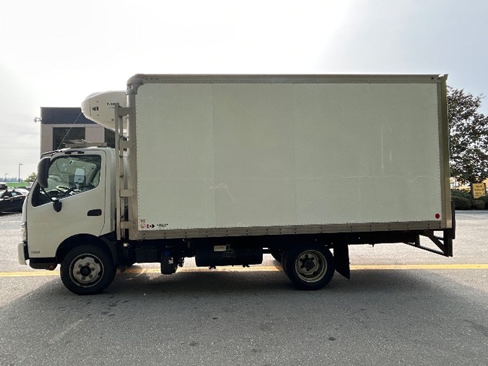 Refrigerated Truck-Light and Medium Duty Trucks-Hino-2018-195-Delta-BC-165,448\n\t\tkm-$ 67,000 - Image 4