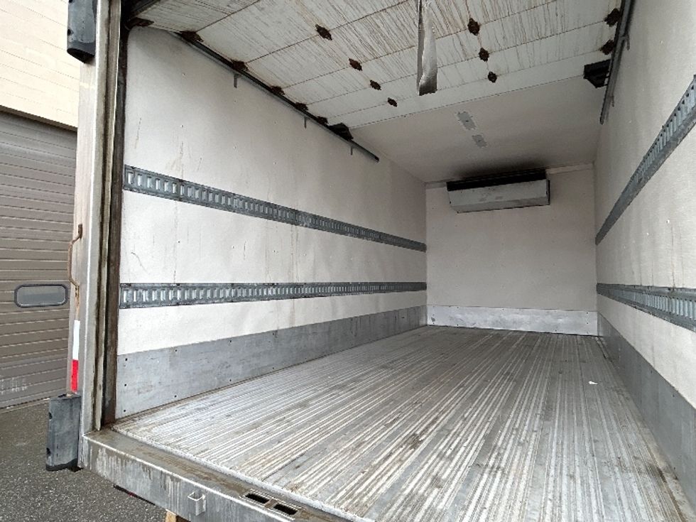 Refrigerated Truck-Light and Medium Duty Trucks-Hino-2018-195-Delta-BC-186,792\n\t\tkm-$ 64,000 - Image 11