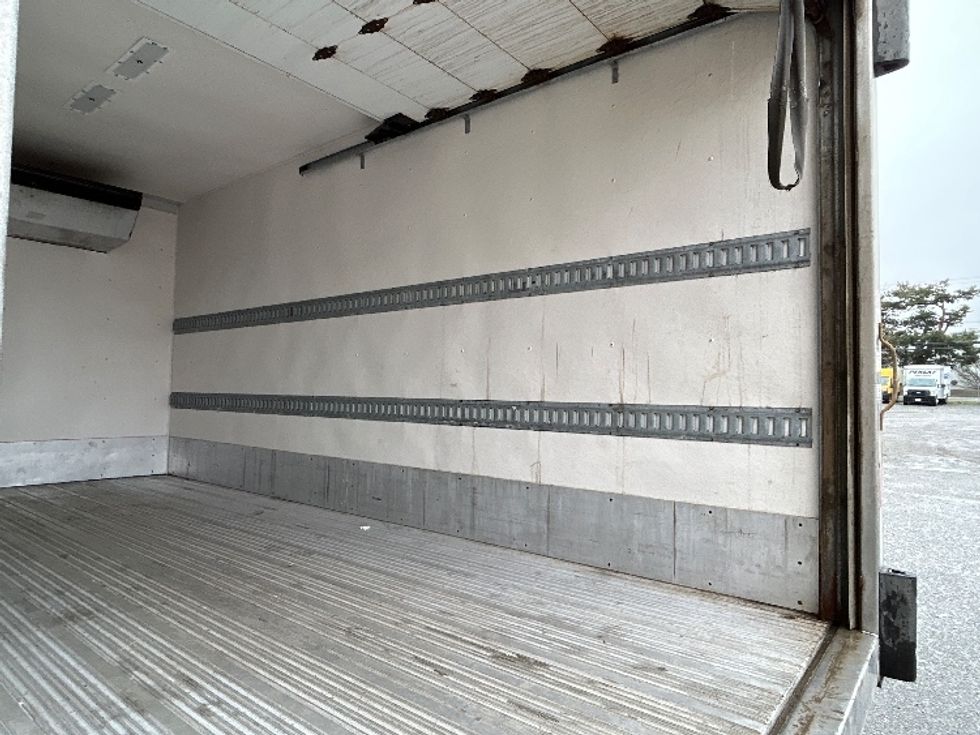 Refrigerated Truck-Light and Medium Duty Trucks-Hino-2018-195-Delta-BC-186,792\n\t\tkm-$ 64,000 - Image 12