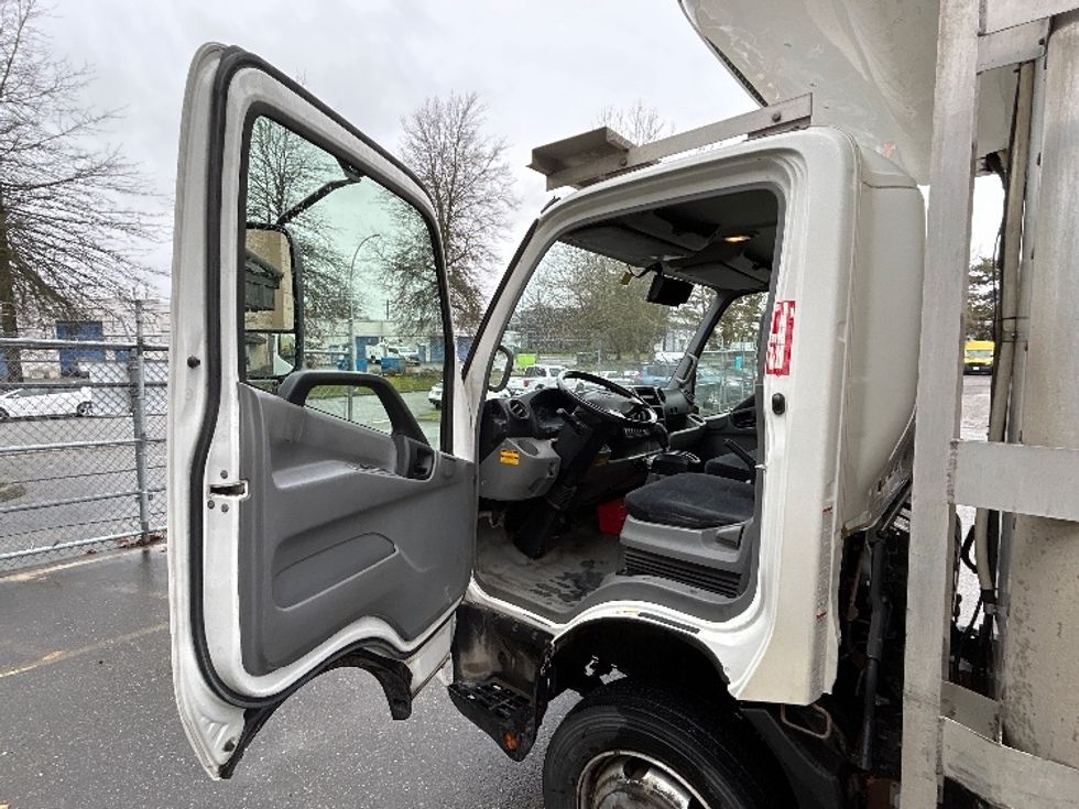 Refrigerated Truck-Light and Medium Duty Trucks-Hino-2018-195-Delta-BC-186,792\n\t\tkm-$ 64,000 - Image 16